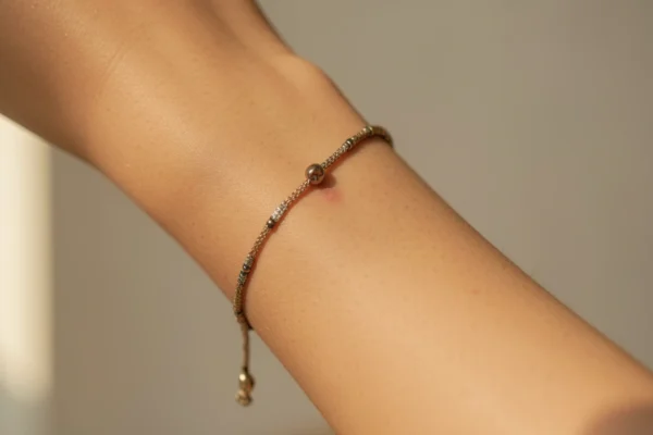 21 Lovely Minimalist Bracelet Tattoos for the Modern Woman